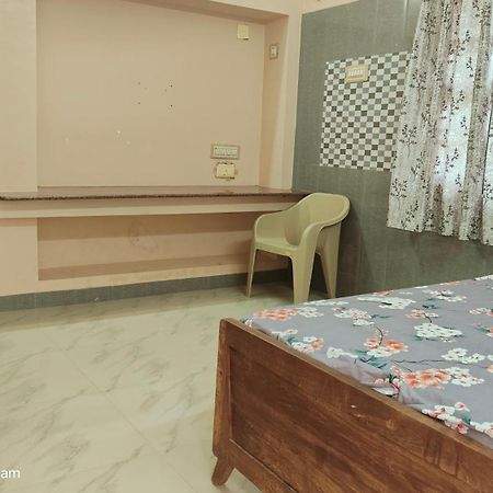 Selvams Home Stay Tiruchchendūr Eksteriør billede